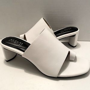 ALFANI STEP 'N FLEX Women's White Leather Colyerr Thong Slip-On Sandal